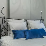 Designer Aristocratic 1 Bedroom | Next To Cathedral