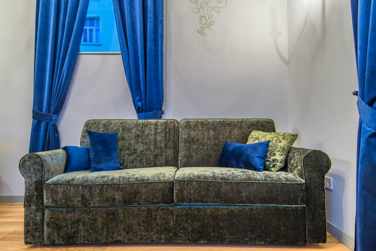 Designer Aristocratic 1 Bedroom | Next To Cathedral Apartemen