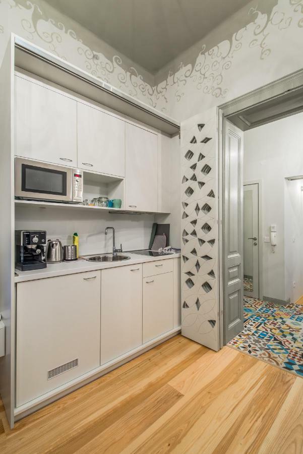 Designer Aristocratic 1 Bedroom | Next To Cathedral